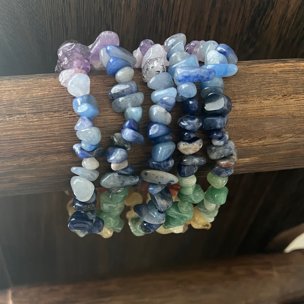 Chakra chips bracelet